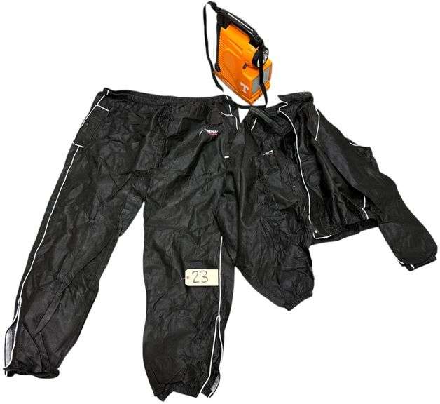FROGG TOGGS 3XL RAIN SUIT, UNIV. TENNESSEE PORTABLE TELEVISION/RADIO/EMERGENCY LIGHT (UNTESTED) image