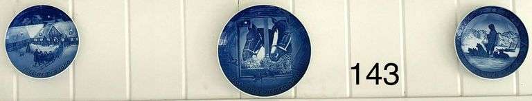 B&G BING & GRONDAHL 9" CHRISTMAS PLATE 1895-1975 JULE AFTEN NIGHT IN THE STABLE COLLECTOR PLATE, BING & GRONDAHL 1969 B&G JULE AFTEN 7" BLUE DECORATIVE COLLECTOR CHRISTMAS PLATE, 1978 VINTAGE ROYAL COPENHAGEN, DENMARK JULE PLATE - GREENLAND SCENERY image