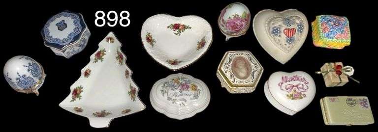 LOT OF 12 ITEMS - PORCELAIN BOXES AND DECORATIVE EGGS, 2 PIECES OLD COUNTRY ROSES, GOLD-TONE METAL MUSIC BOX, ETC. image