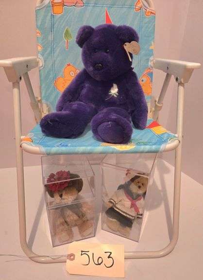 CHILDREN’S BEACH CHAIR, TY BEANIE BABY, 2 BOYDS BEARS W/ PLASTIC DISPLAY CASES image
