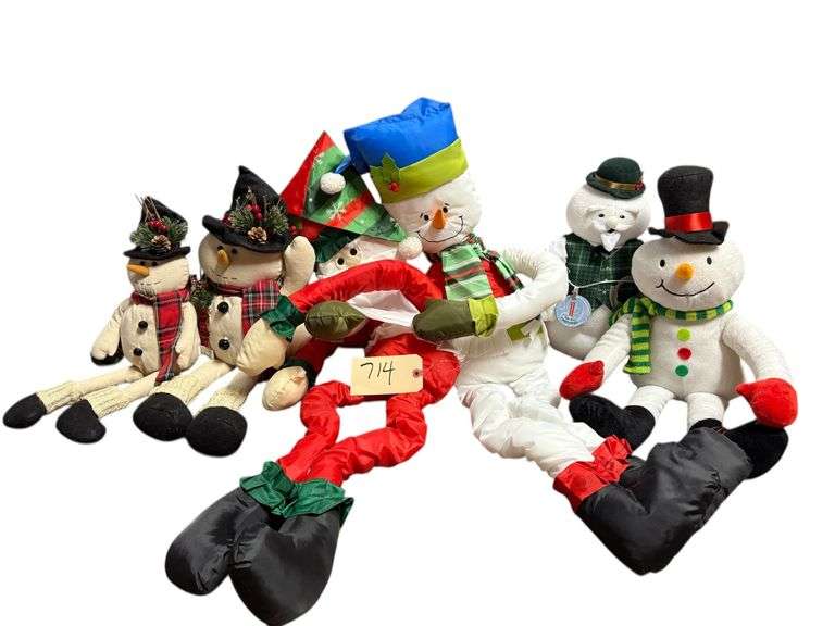 PLASTIC CONTAINER WITH 5 FABRIC SNOWMEN AND 1 FABRIC SANTA image