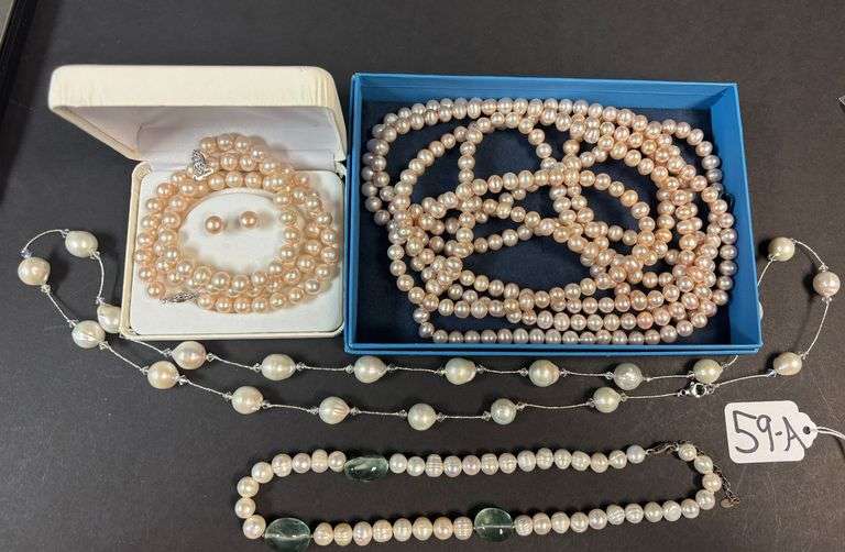 FRESHWATER PEARL NECKLACES AND EARRINGS, OTHER PEARL TYPE NECKLACES image