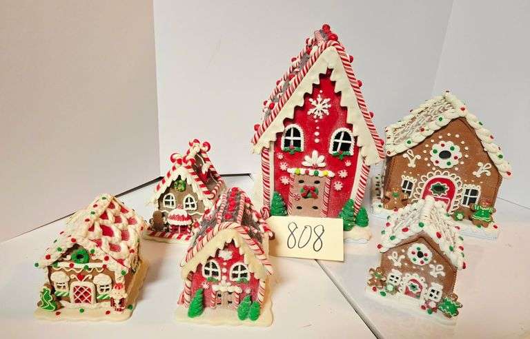 LOT OF SIX GINGERBREAD HOUSES: 1 LARGE, 1 MEDIUM, 4 SMALL - BATTERY OPERATED WITH TIMER image
