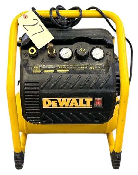 DEWALT 200 PSI 2.5 GAL AIR COMPRESSOR image