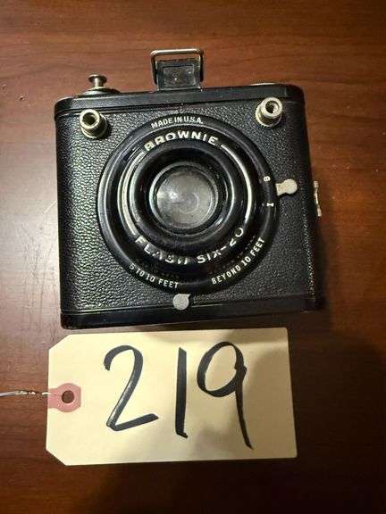 VINTAGE BROWNIE FLASH SIX-20 CAMERA image