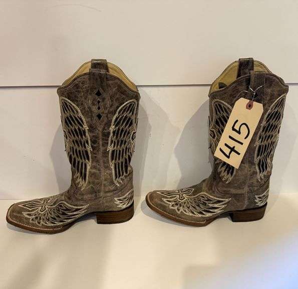 PAIR OF MEN'S SIZE 10 M CORRAL VINTAGE CROSS WITH WINGS DESIGN image