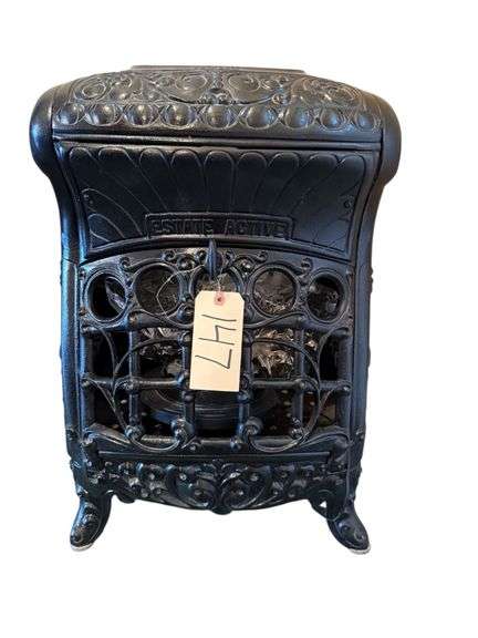 THE ESTATE STOVE CO. HAMILTON, OH NO. 18 ANTIQUE CAST IRON PARLOR GAS STOVE image