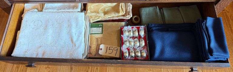 ASSORTED TABLECLOTHS, NAPKINS, AND SET NAPKIN RINGS image