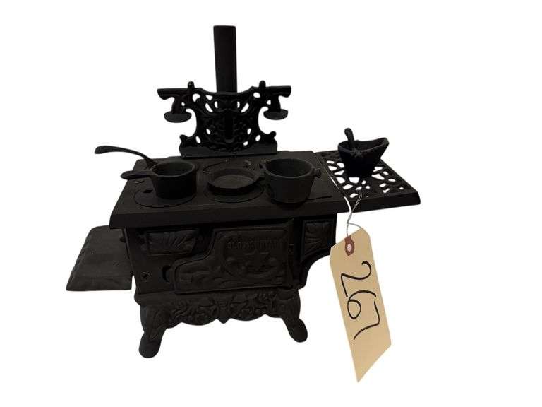 OLD MOUNTAIN SALESMAN’S SAMPLE (MINIATURE) CAST IRON STOVE image