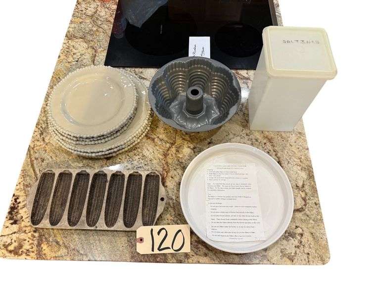 8 MELAMINE PLATES, NON-STICK BUNDT PAN, GRISWOLD NO. 273 CRISPY CORN STICK PAN, TUPPERWARE CRACKER KEEPER, CORNING WARE RIBBED BAKING DISH image