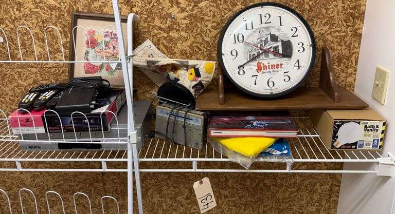 SHELF LOT TO INCLUDE SCHAEFER BEER CLOCK, GUN BOOK, RADIO, VCR/DVD COMBO AND SEED CATALOGUE PRINTS image