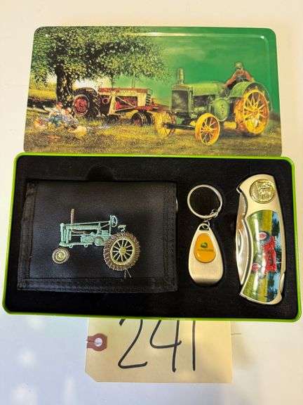 JOHN DEERE KNIFE W/ DECORATIVE HANDLE, JOHN DEERE WALLET, JOHN DEERE KEYCHAIN SET IN JOHN DEERE TIN image