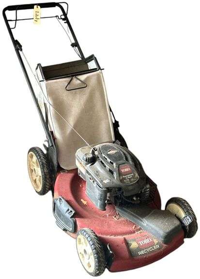 SELF-PROPELLED TORO 6.75 HP 190 CC LAWNMOWER WITH BAGGER image