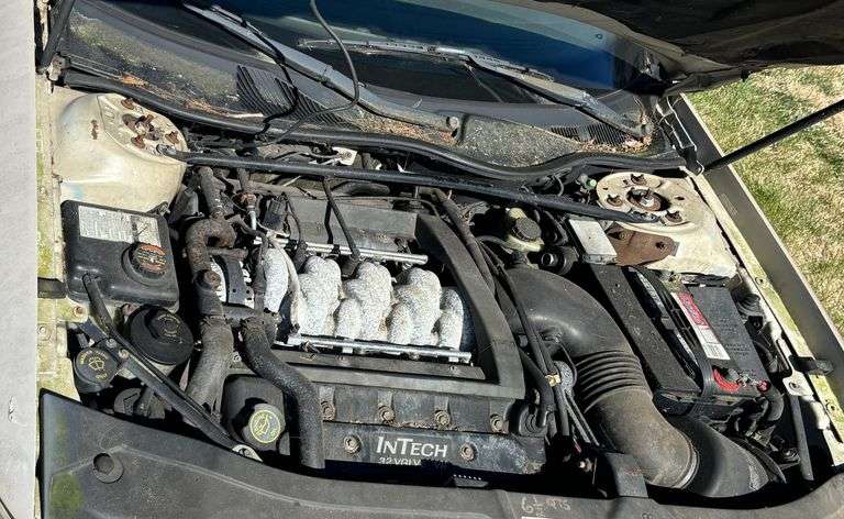 2000 LINCOLN CONTINENTAL - HAS KEY - VIN: 1LNHM97V3YY858486