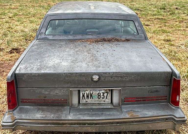 1987 CADILLAC SEDAN DEVILLE - 140,448 MILES - HAS TENNESSEE TITLE. VIN: 1G6CD518XH4305905 - HAS KEY