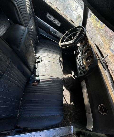 1969 FORD THUNDERBIRD - HAS KEY - HAS TENNESSEE TITLE. VIN: 9Y83N135366 - SOME DAMAGE ON REAR QUARTER PANEL (SEE PHOTO) 429 THUNDER JET ENGINE.
