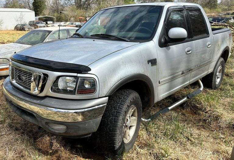 SILVER 2003 4WD FX4 OFF ROAD FORD F150 XLT SUPER CREW CAB SHORT BED TRUCK W/ TRITON V8 ENGINE - VIN: 1FTRW08L33KD77760 - HAS TENNESSEE  TITLE