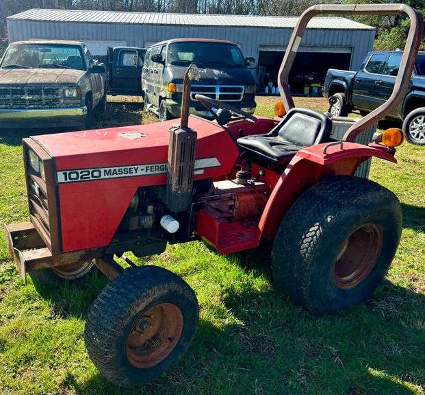MASSEY-FERGUSON 1020 TRACTOR