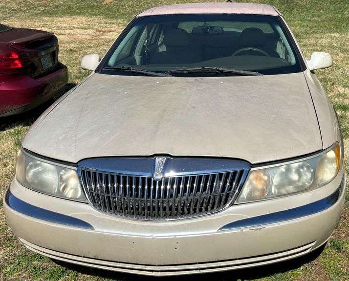 2000 LINCOLN CONTINENTAL - HAS KEY - VIN: 1LNHM97V3YY858486