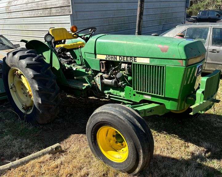 JOHN DEERE DIESEL TRACTOR - FRONT TIRES APPEAR TO BE NEW - 3614.5 HOURS