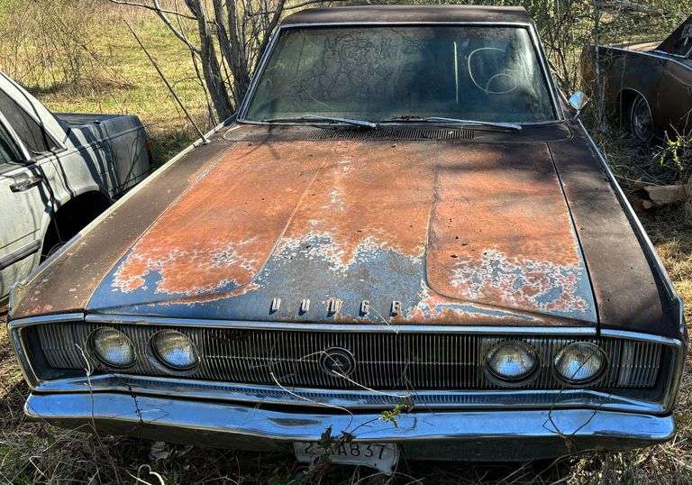 1967 DODGE CHARGER FASTBACK V8 - VIN: XP29G72347676 - ODOMETER READS 89,704 - DATA PLATE INTACT BUT ILLEGIBLE. HAS VINTAGE TENNESSEE TITLE