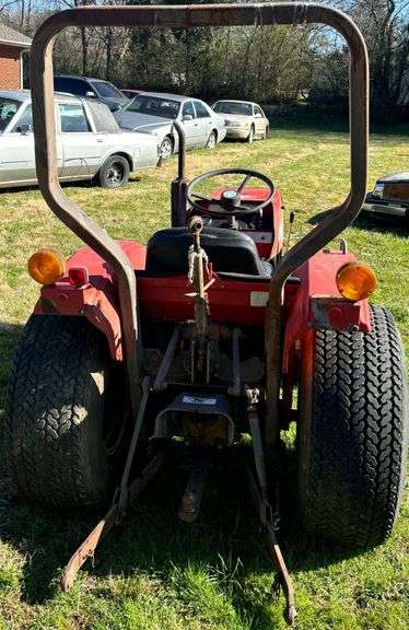 MASSEY-FERGUSON 1020 TRACTOR