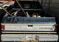 1977 CHEVROLET SCOTTSDALE 10 PICKUP TRUCK - HAS KEY - HAS TENNESSEE TITLE. ODOMETER READS 79,331.7 - VIN: CCU147A139962 - 305 ENGINE