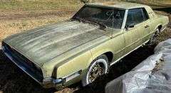 1969 FORD THUNDERBIRD - HAS KEY - HAS TENNESSEE TITLE. VIN: 9Y83N135366 - SOME DAMAGE ON REAR QUARTER PANEL (SEE PHOTO) 429 THUNDER JET ENGINE.