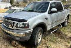SILVER 2003 4WD FX4 OFF ROAD FORD F150 XLT SUPER CREW CAB SHORT BED TRUCK W/ TRITON V8 ENGINE - VIN: 1FTRW08L33KD77760 - HAS TENNESSEE  TITLE