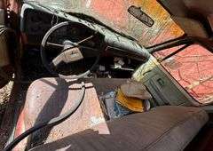 1982 CHEVROLET CUSTOM DELUXE C10 PICKUP TRUCK - ODOMETER READS 97,987 MILES - TENNESSEE TITLE.  VIN: 1GCDC14D4CF309757