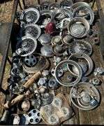 5’ X 8’ SINGLE AXLE TRAILER TO INCLUDE SET OF FORD THUNDERBIRD HUBCAPS, LINCOLN HUBCAPS, CHEVROLET HUBCAPS, BEAUTY RINGS, AND MORE (SEE SECOND PHOTO)
