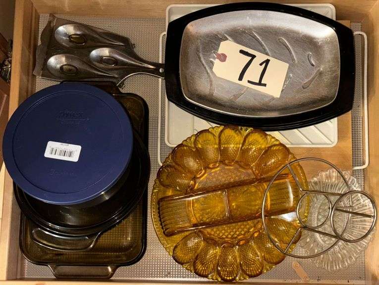 TWO FARBERWARE PANS, ASSORTED SLICERS AND GRATERS, TWO PYREX BOWLS, ANCHOR AMBER COLOR CASSEROLE DISH AND BAKING DISH, DEVILED EGG TRAY, AND OTHER ASSORTED SUNDRIES