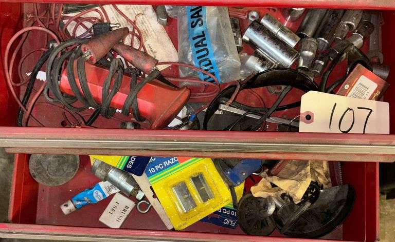 JEG'S RED METAL TOOL CHEST ON CASTERS W/ ASSORTED HAND TOOLS TO INCLUDE SOCKETS, WRENCHES, AND OTHER ITEMS