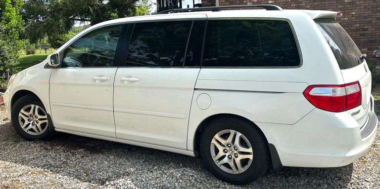 2006 Honda Odyssey w/ Just Over 233,000 Miles - Runs and Drives - One Owner -Never smoked in, Garage kept since new, Has Title - VIN: 5FNRL38656B049925