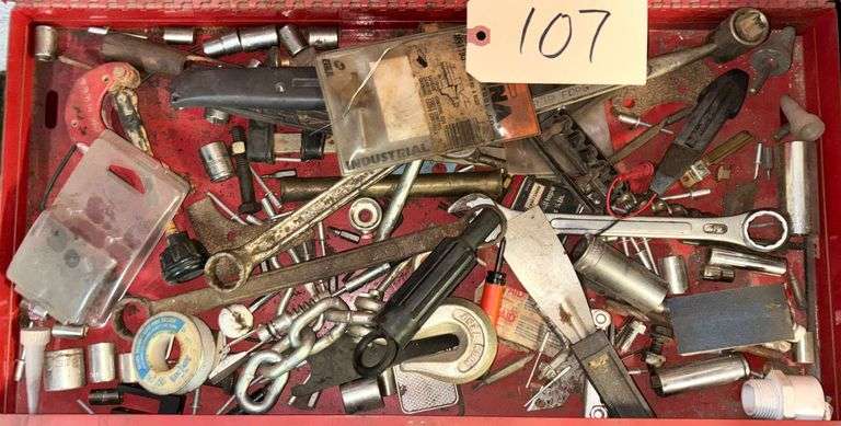 JEG'S RED METAL TOOL CHEST ON CASTERS W/ ASSORTED HAND TOOLS TO INCLUDE SOCKETS, WRENCHES, AND OTHER ITEMS
