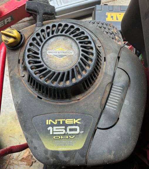 SNAPPER 33" HI VAC LAWNMOWER W/ BRIGGS & STRATTON INTEK 15HP OHV ENGINE
