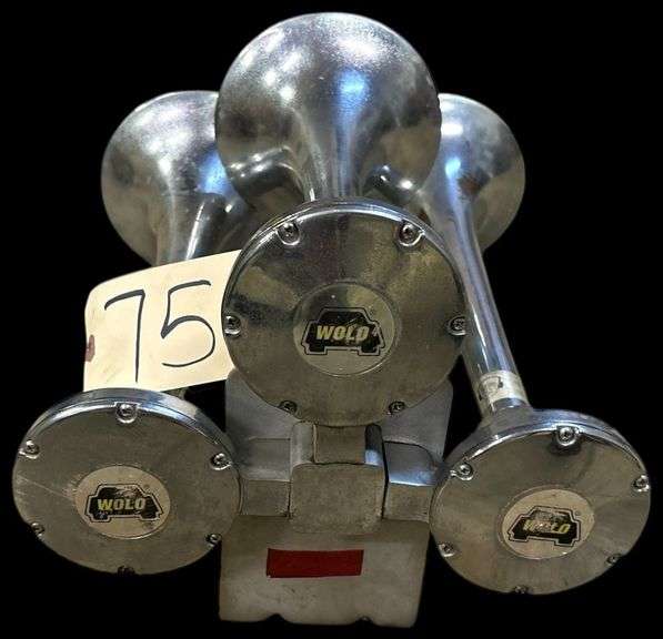 WOLO CHROME TRAIN HORN SET - TRIPLE TRUMPET AIR HORN SYSTEM WITH MOUNTING BRACKET AND VALVE ASSEMBLY