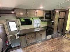 2020 "Mini Winnie" Winnebago Class C 33' Motorhome w/ approx. 16,100 miles - VIN: 1FDXE4FS4KDC20815