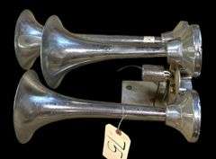 WOLO CHROME TRAIN HORN SET - TRIPLE TRUMPET AIR HORN SYSTEM WITH MOUNTING BRACKET AND VALVE ASSEMBLY