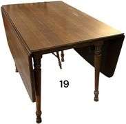 TELL CITY CHAIR COMPANY WOODEN DROP-LEAF DINING TABLE W/ 4 MATCHING CHAIRS - APPROX. 58" X 39.5" W/ LEAVES EXTENDED, 39.5" X 25.25" W/ LEAVES DOWN