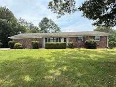 2734 Greenway Drive Maryville, TN 37803