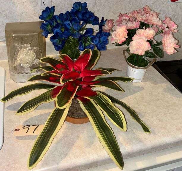 BEST OCCASIONS CAKE TOPPER W/ 3 ARTIFICIAL FLORAL ARRANGEMENTS image