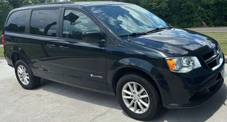 2016 DODGE GRAND CARAVAN - JUST OVER 50,500 MILES - RUNS AND DRIVES - VIN: 2C4RDGCGXGR275856 - HAS TITLE, HANDICAP ACCESSIBLE image