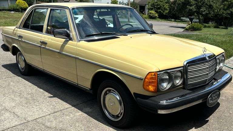 1978 MERCEDES-BENZ 240D SEDAN - EXCELLENT CONDITION - ODOMETER READS JUST UNDER 306,400 - VIN: 12312312050666 - HAS TITLE image