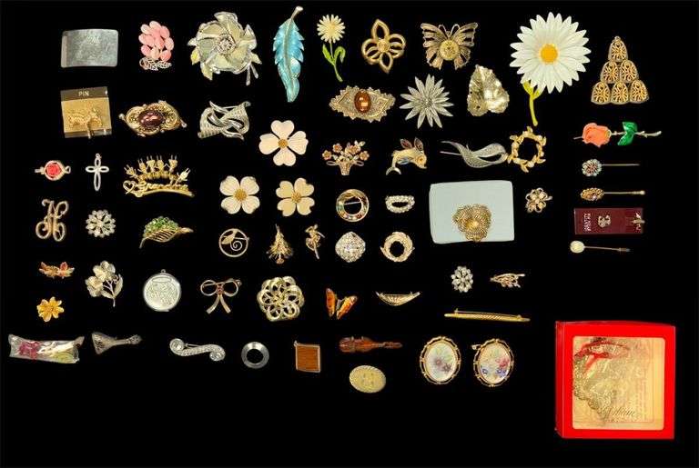 LARGE LOT OF VINTAGE LADIES PINS / PENDANTS image