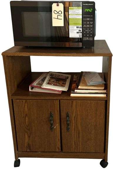 HAMILTON BEACH MICROWAVE W/ 2-DOOR ROLLING STAND AND SMALL ASSORTMENT OF COOK BOOKS image
