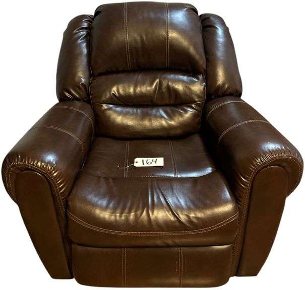 BROWN LEATHERETTE RECLINER IN EXCELLENT CONDITION