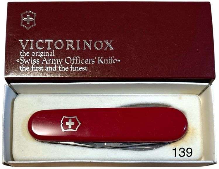 5 POCKETKNIVES TO INCLUDE KLEIN TOOLS SINGLE-BLADE, OTHER STAINLESS SINGLE-BLADE, 2-BLADE ADVERTISING KNIFE, VICTORINOX SWISS ARMY KNIFE, OTHER SWISS ARMY/UTILITY TYPE KNIFE; BOTTLE OPENER/NAIL FILE