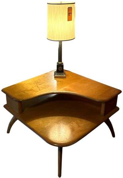 VINTAGE MID-CENTURY HEYWOOD WAKEFIELD STYLE CORNER TABLE AND TABLE LAMP WITH UNDERWRITER LABORATORIES TAG image