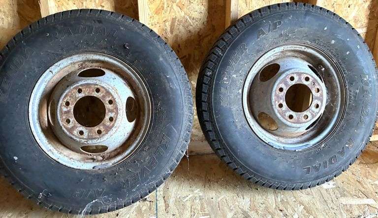 PAIR OF CHEVROLET DUALLY WHEELS W/ BALANCED KENDA RADIAL KELVER A/P TIRES, SIZE LT 235/85R16